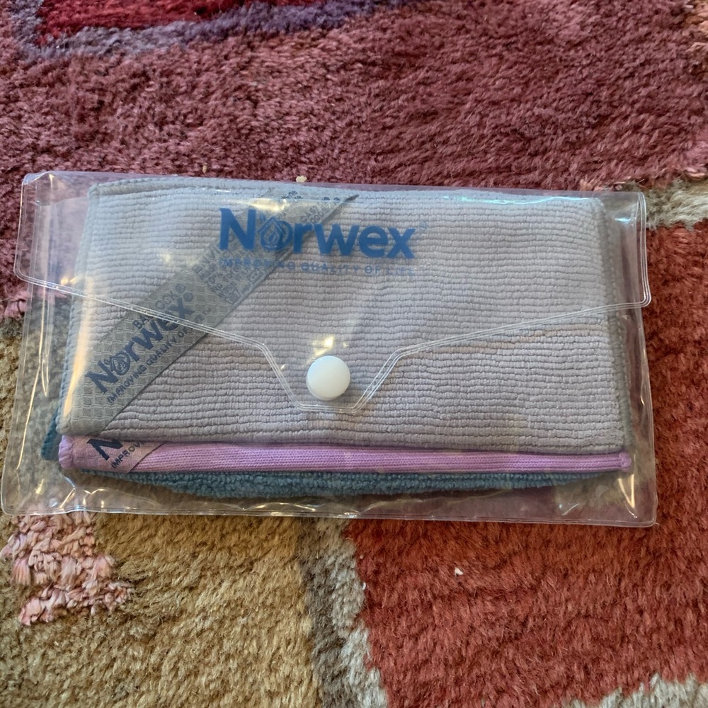 Norwex travel pack with window cloth